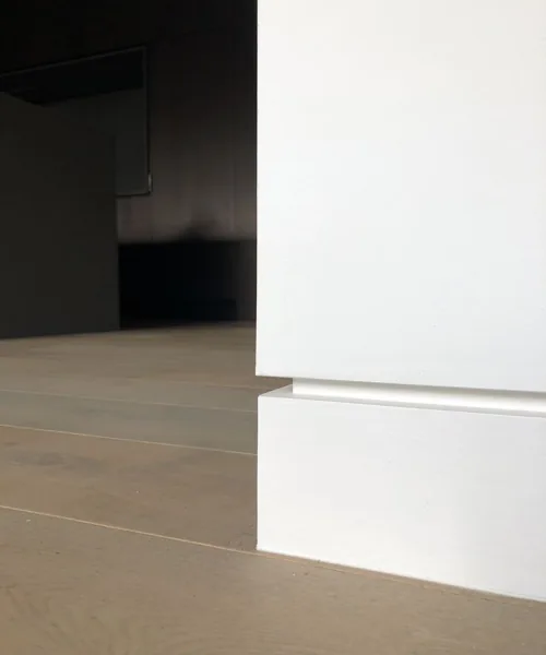 White Shadow Gap Skirting