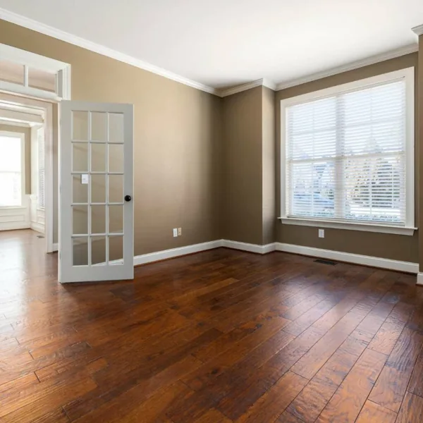 White skirting board in modern room